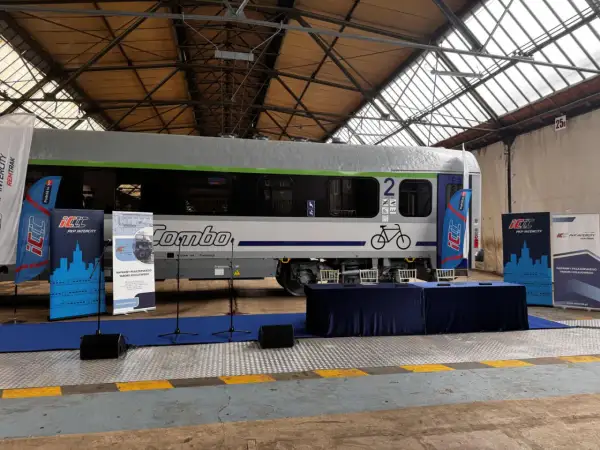 Nowy wagon PKP Intercity "Combo" z rowerem na zielonej górze w Bydgoszczy.