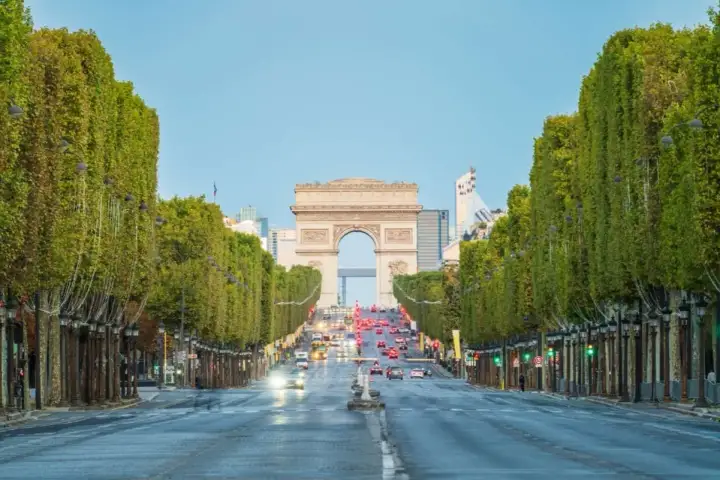 Champs-Élysées krok po kroku - trasa, atrakcje i czas